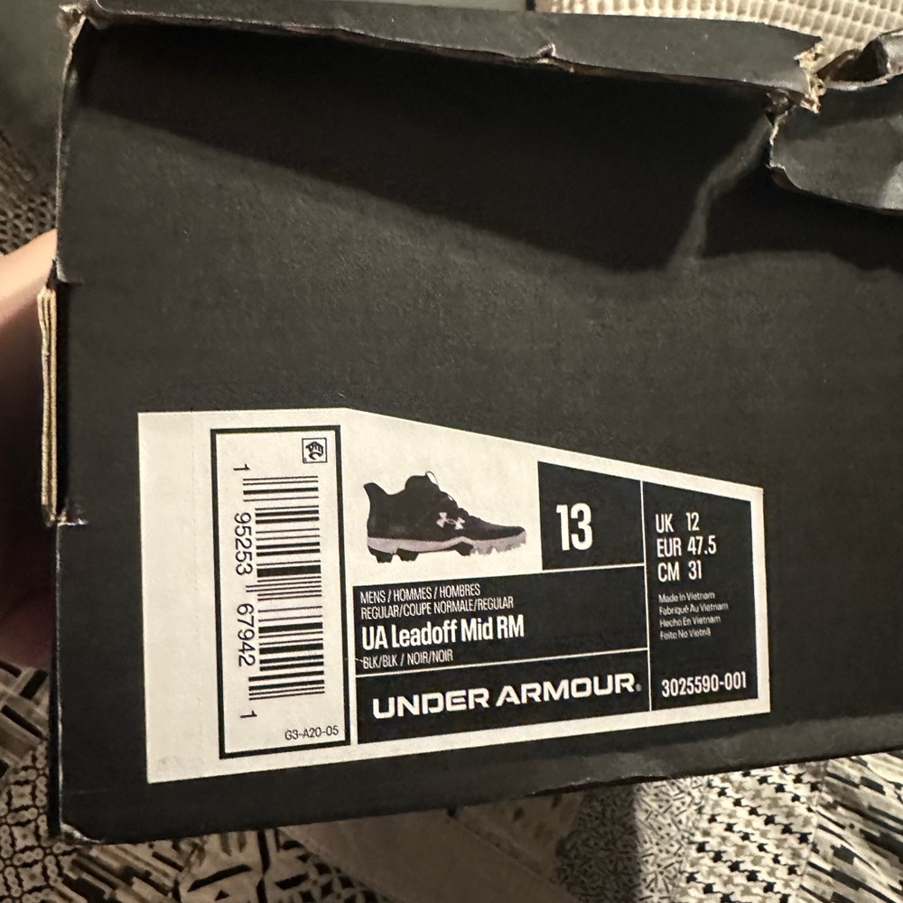 Under Armour Black Leadoff Mid RM Cleats